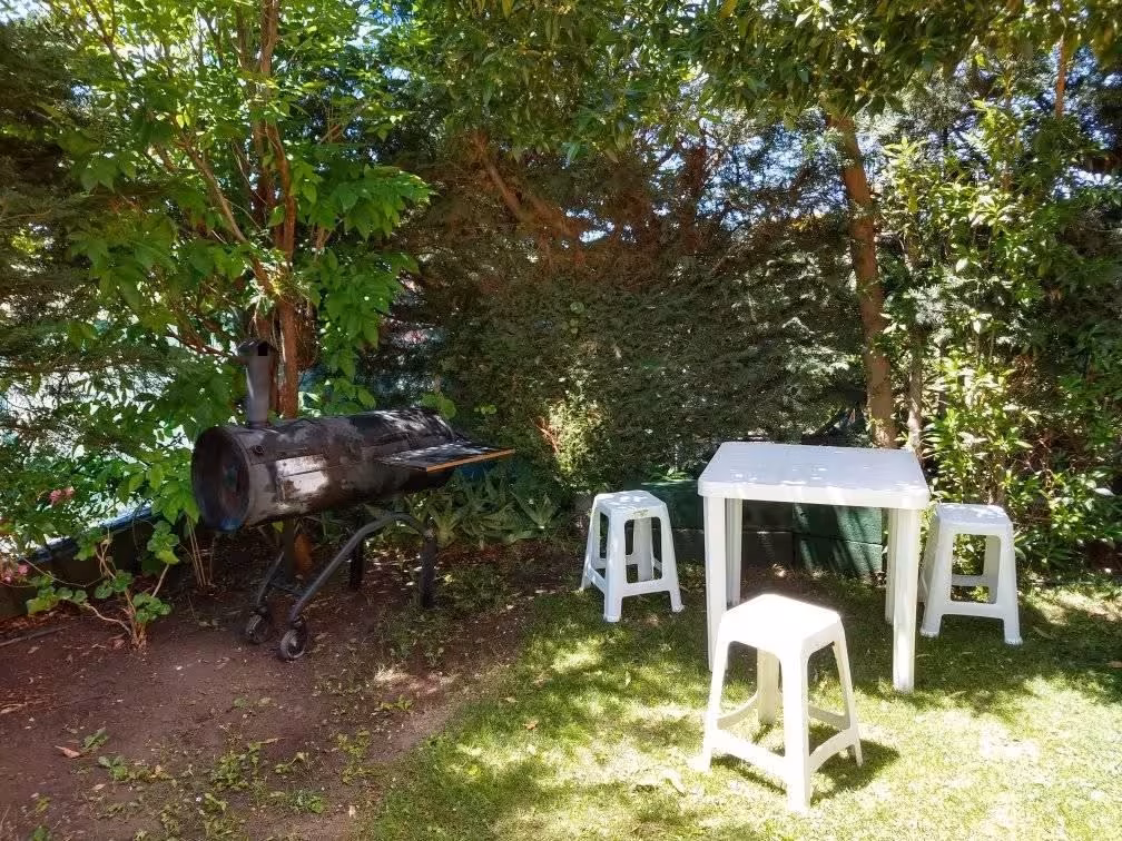 Chulengo con mesa y bancos